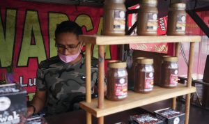 Seorang pelaku UMKM di kawasan wisata Lembang terdampak pandemi Covid-19 hingga terancam gulung tikar