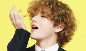 V BTS Tampil dengan Gaya Rambut Baru, ARMY Memberinya Nama Julukan Ini Gaya Rambut Baru V BTS, Curly, saat konferensi pers single Butter. Big Hit Music