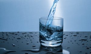 Lupakan Sejenak Air Mineral, Ini Manfaat Minum Air yang Direbus