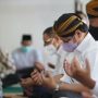 Airlangga Hartarto Berdoa di depan makam ulama besar Ki Ageng Gribig