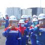 Direktur Utama PT Pertamina (Persero), Nicke Widyawati memantau langsung penanganan paska insiden kebakaran di area tangki penyimpanan di Kilang Cilacap