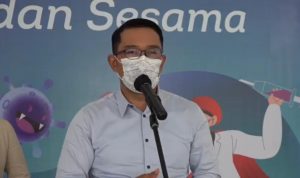 Guberur Jabar Ridwan Kamil Ketika memberikan keterangan di rumah dinas Gedung Pakuan