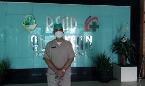 Viral, Sejumlah Ambulans yang Membawa Pasien Covid-19 Geruduk RS Al Ihsan Wadir Medik, Penunjang dan Keperawatan, dr. Ferry Achmad Firdaus. (Yully S Yulianty/Jabar Ekspres)
