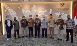 Pengurus Besar Wushu Indonesia (PB WI) dan Pengurus Pusat Kick Boxing Indonesia (PP KBI) usai beraudiensi dengan Airlangga Hartarto yang juga Ketua Umum PB WI dan Dewan Pembina PP KBI, di Kantor Kemenko Perekonomian. (HO/PB Wushu Indonesia)