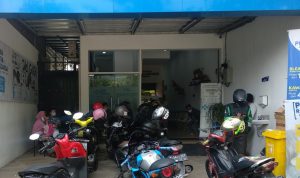 alah satu Klinik yang ada di Kabupaten Bandung, terpantau setiap harinya selalu penuh.