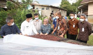Kembangkan Industri Kopi, bjb Pererat Kerja Sama dengan Kelompok Tani Wanoja