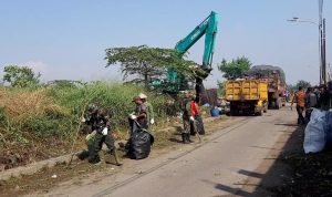 Tekan Penyebaran Covid-19, Desa Lengkong Gencar Beberes Lembur