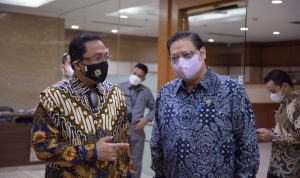 Menko Airlangga Targetkan Akselerasi Pelaksanaan Vaksinasi 1 Juta Per Hari Menteri Koordinator (Menko) Bidang Perekonomian Airlangga Hartarto