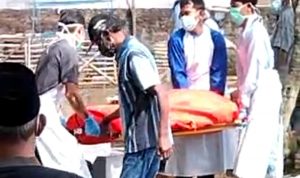 Prosesi pemakaman pasien COVID-19 tanpa Standar Protokol Kesehatan