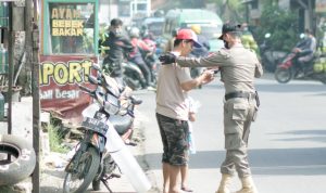 Razia Prokes kepada masyarakat yang enggan gunakan masker