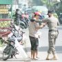 Razia Prokes kepada masyarakat yang enggan gunakan masker
