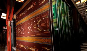 Bangga Pakai Sarung sebagai Budaya Indonesia Bangga Pakai Sarung sebagai Budaya Indonesia