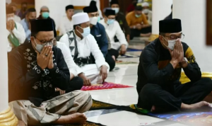 Ridwan Kamil dan Anies Baswedan salat Subuh Berjamaah, Ada Pesan Penting yang Disampaikan Ridwan Kamil dan Anies Baswedan salat Subuh Berjamaah, Ada Pesan Penting yang Disampaikan