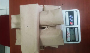 Polres Bekasi Berhasil Tangkap Pengedar Ganja, Barang Buktinya Seberat 2,9 kilogram Polres Bekasi Berhasil Tangkap Pengedar Ganja, Barang Buktinya Seberat 2,9 kilogram