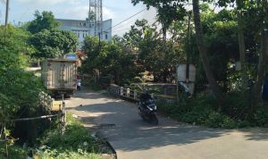 Jembatan Waluya, Desa Waluya, Kecamatan Cicalengka, Kabupaten Bandung pada Sabtu (26/6). Yanuar Baswata
