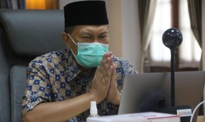Wali Kota Bandung Oded M. Danial ketika berbicara melalu teleconference dengan para Nakes