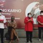 Menteri Sosial, Tri Rismaharini saat melakukan napak tilas jejak Soekarno di Kota Bandung, Rabu (2/6). (Nurrani Rusmana/Jabar Ekspres)