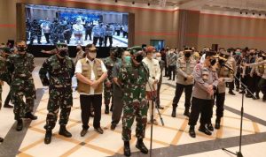 Kapolri Jenderal Listyo Sigit Prabowo (tengah).