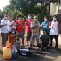 Pengurus RW 08 bersama warga kluster Dahlia dan Delonix, Kelurahan Tirtajaya sebelum lakukan Penyemprotan Sarang Nyamuk (PSN) 3M Plus, Minggu. (Haris Samsuddin/Jabar Ekspres)