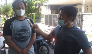 Sekjen DPRa PKS Kelurahan Tirtajaya, Sukmajaya, Kota Depok, Yudianto Malikiano saat diwawancara Jabar Ekspres. (Haris Samsuddin/Jabar Ekspres)