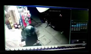 TANGKAPAN CCTV: Detik-detik aksi perampokan di warung KBB.