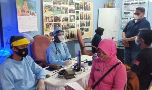Vaksinasi Covid-19 gratis kepada warga Kelurahan Baktijaya.