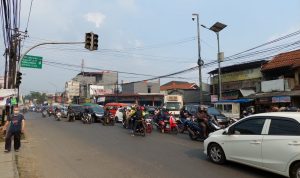 Kemacetan di ruas Jalan Raya Padalarang akibat adanya penumpukan kendaraan di persimpangan. (Ilustrasi)