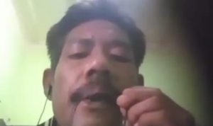 Potongan video yang menampilkan Endik Sopandi, TKI Asal Lembang di Malaysia yang minta dipulangkan. (Tangkapan layar)