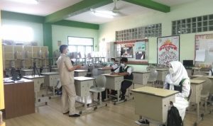 Kegiatan belajar PTMT di salah satu sekolah di Kota Bandung (Foto: Nurrani Rusmana/Jabar Ekspres)
