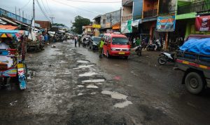 Potret kerusakan Jalan di Cililin, KBB, yang sebelumnya dijanjikan segera diperbaiki Pemda KBB.