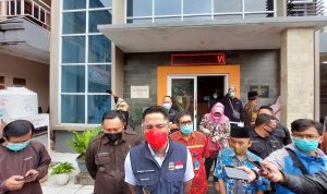 Pemda KBB Genjot Vaksinasi Covid-19, Tak Cuma Sasar Lansia Plt Bupati KBB, Hengky Kurniawan saat meninjau pelaksanaan vaksinasi Covid-19 di Desa Kertajaya, Padalarang.