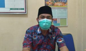 Cegah Penyebaran Covid-19, Desa Rancaekek Wetan Bandung Siagakan Posko Penanganan Tingkat RW Kepala Seksi Kesejahteraan Desa Rancaekek Wetan, Agus Ubaidillah saat ditemui di ruangannya, Kamis (24/6). (Yanuar Baswata/Jabar Ekspres)