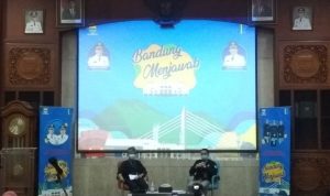 BOR Rumah Sakit Kota Bandung, 40 Persen Pasien Covid-19, 60 Persen Penyakit Lain Kepala Bidang Pelayanan Kesehatan Dinas Kesehatan (Dinkes) Kota Bandung, Yori Sativa ((Kanan) di agenda kegiatan Bandung Menjawab. (Nurrani Rusmana/Jabar Ekspres)