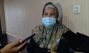 Ketua Panitia Pilkades Panenjoan, Wiwit Rayati saat ditemui di Desa Panenjoan, Kecamatan Cicalengka, Kabupaten Bandung pada Jumat (25/6). (Yanuar Baswata/Jabar Ekspres)