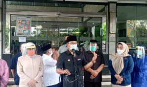 Gubernur Jawa Barat, Ridwan Kamil (tengah).