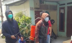 Penyemprotan cairan disinfektan. (Ilustrasi)