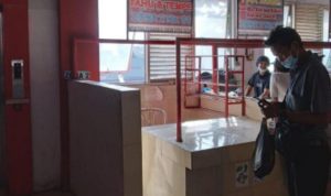 Salah satu kios tahu dan tempe menutup kios akibat daya beli di pasar mulai menurun, Pasa Atas Baru. (Intan Aida/Jabar Ekspres)