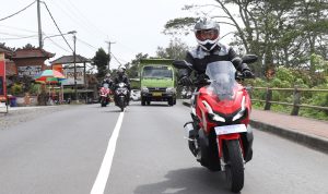 Ilustrasi berkendara di jalan raya, harus waspada dengan blind spot untuk hindari kecelakaan