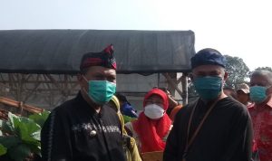 Wali Kota Bandung, Oded M Danial dan Kepala DKPP Kota Bandung Gin Gin Ginanjar di Rooftop Masjid Kalijaga. (Foto: Nurrani Rusmana)