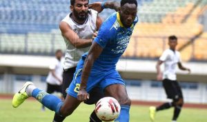 Lama Tak Berlatih, Pelatih Pantau Kondisi Geoffrey Castillion