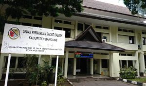 Kantor DPRD Kabupaten Bandung tampak kosong saat penerapan lockdown di gedung tersebut.