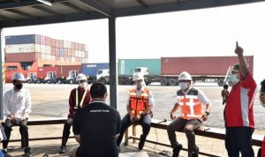 Dapat Aduan dari Sopir yang Kena Pungli, Presiden Langsung Telpon Kapolri: Tolong Selesaikan Dapat Aduan dari Sopir yang Kena Pungli, Presiden Langsung Telpon Kapolri: Tolong Selesaikan