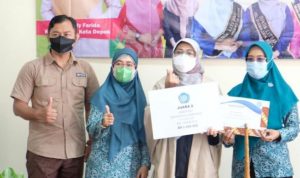 pkk sukmajaya Ketua TP-PKK, Elly Farida saat bersama para kader PKK