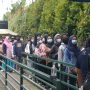 ILUSTRASI: Pengunjung mengantre di salah satu objek wisata Lembang, KBB.