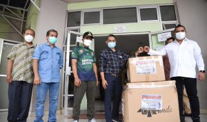 Anggota DPRD Jabar H. Syahrir sampaikan bantuan APD ke Kabupaten Bandung