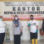 Anggota DPRD Komisi IV Drs. H. Daddy Rohanady dari Fraksi Partai Gerindra bersama Kepala Desa Lambangsari ketika melakukan kunjungan kerja ke Kabupaten Bekasi