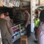 Kapolsek Jatinangor, Kompol Aan Supriatna (tengah) bersama tim gabungan saat lakukan pemeriksaan wilayah di masa PPKM Darurat, Sabtu (10/7).