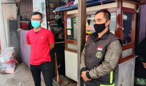 Gufron lana (kana) penjual Bubur Ayam yang mebagikan secara gratis untuk warga yang menjalani Isolasi Mandiri (Isoman)