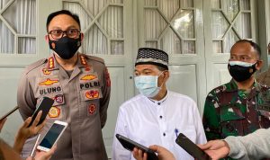 Banyak Diprotes, Aturan PPKM Darurat Akan Dilonggarkan Kapolrestabes Bandung, Kombes Pol, Ulung Sampurna Jaya (Kiri), di pendopo Kota Bandung, Senin (19/7)