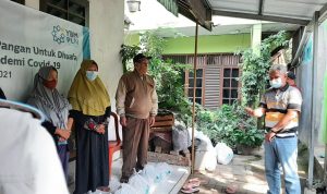 YBM PLN UP3 Cimahi Bantu Warga Terdampak Covid-19